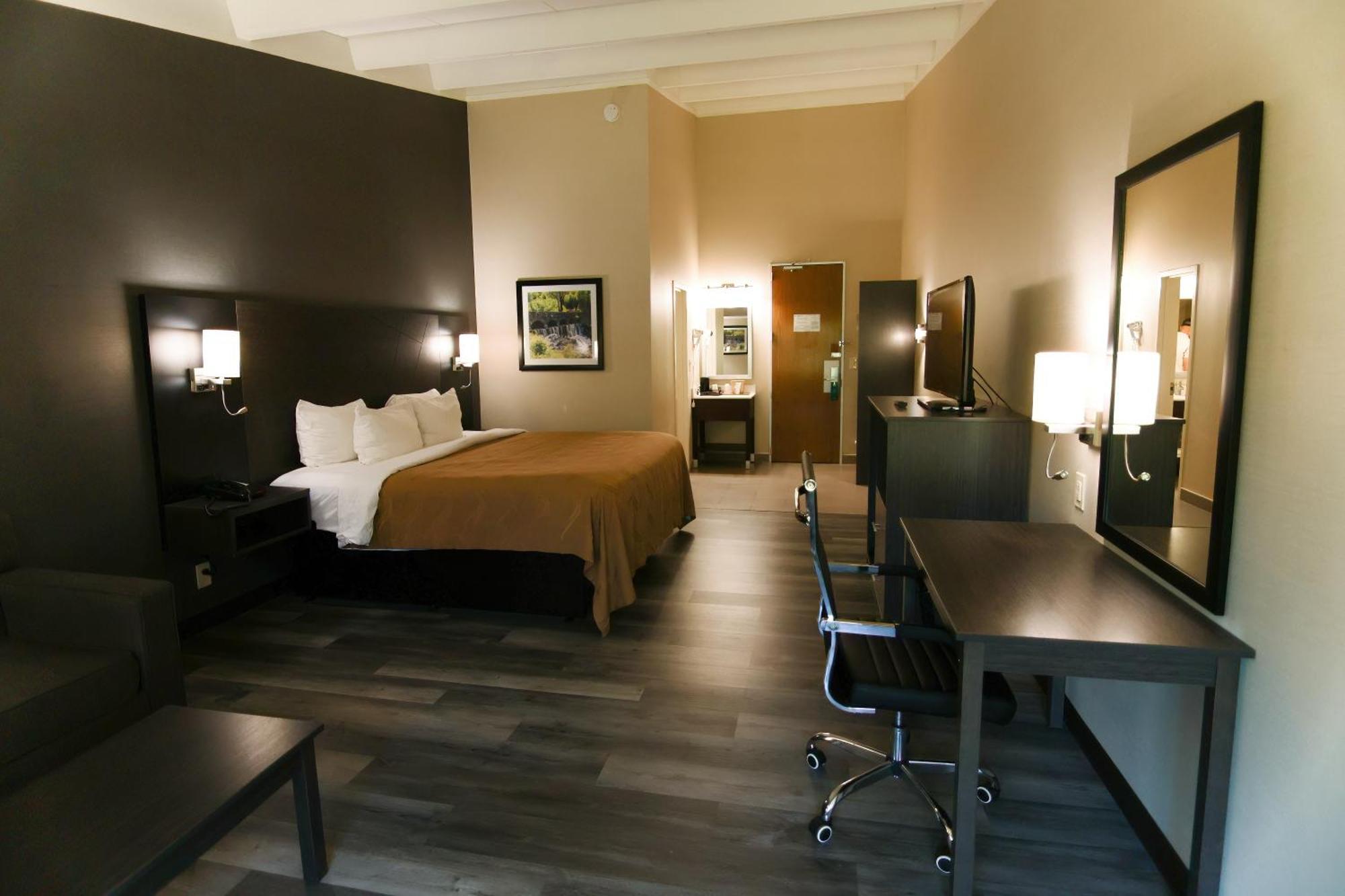 Quality & Near Hotel Danbury